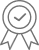 Badge de qualité gris foncé avec coche au centre, symbolisant certification, excellence et garantie de validation.